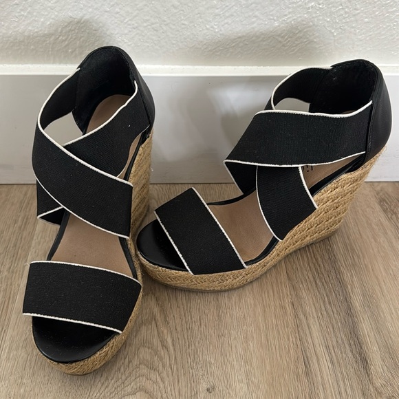 Candie's Shoes - Candies platform wedge sandal!